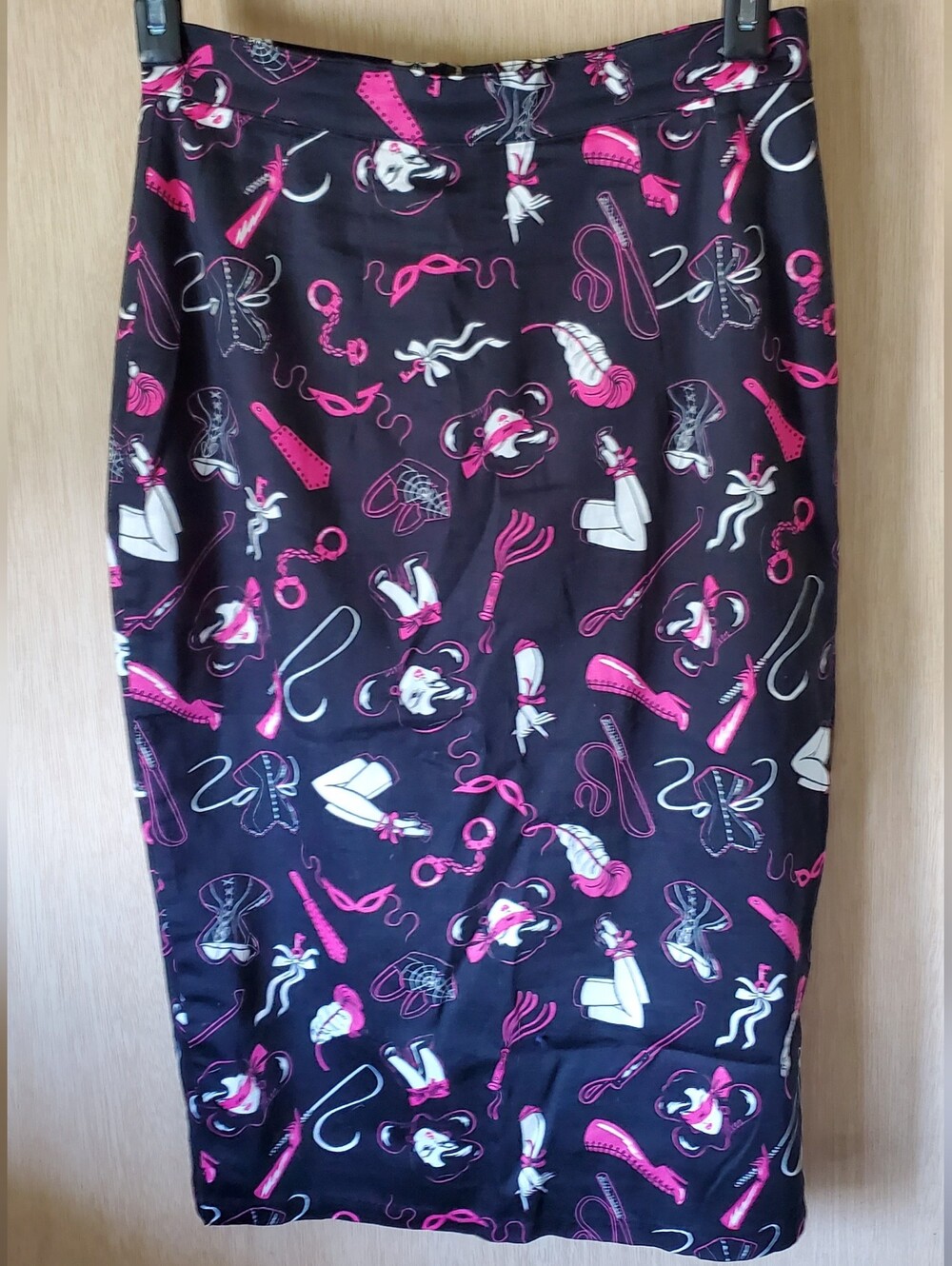 Vixen by Micheline Pitt Pencil Skirt in Frisky Fetish Print, Size Large GUC - Picture 2 of 8